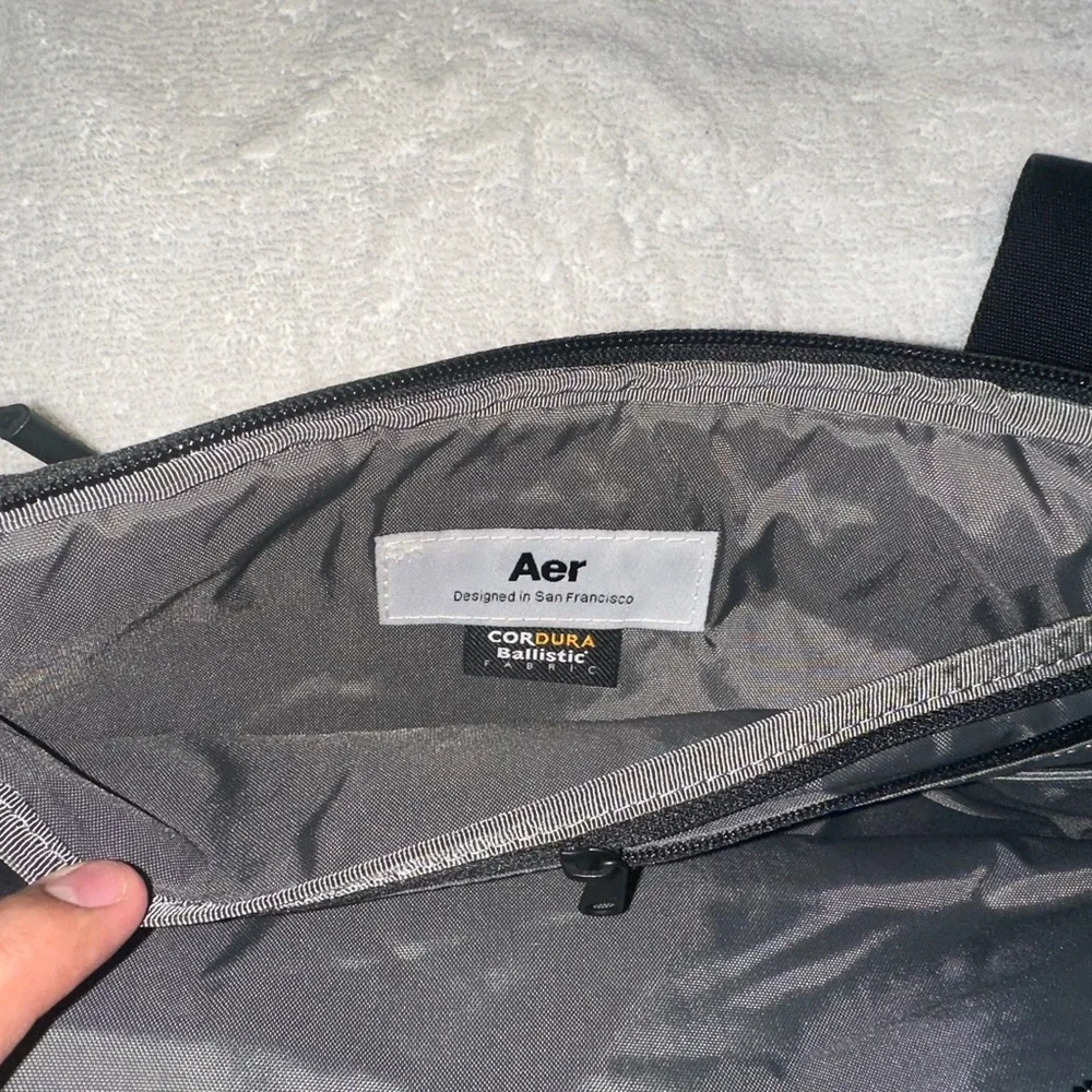 Aer Day Sling 2 Black Crossbody Bag